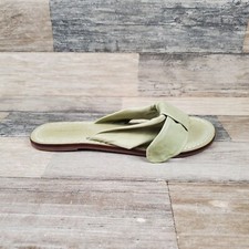 Bernardo thong sandals for sale  Williamson
