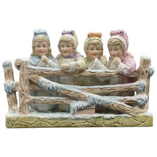Estatueta antiga Snow Baby Bisque, quatro meninas atrás da cerca, 7,5" L comprar usado  Enviando para Brazil