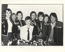 Paul McCartney & Wings banda escocesa gaita de foles rara foto original 8x10 por Linda comprar usado Paul McCartney & Wings banda escocesa gaita de foles rara foto original 8x10 por Linda comprar usado  Enviando para Brazil