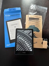 Amazon Kindle Paperwhite 11th Gen 32GB, 6.8" comes w/ wireless charging stand na sprzedaż  Wysyłka do Poland