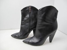BOTAS DE TORNOZELO FEMININAS SCHUTZ COURO PRETO CRAVEJADO METAL MODA TAMANHO 8,5 B comprar usado  Enviando para Brazil