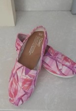 Toms women flat for sale  BURY