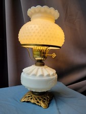 Antique 1920s 30s Electrified OIL LAMP Brass Base MILK GLASS Embossed RUFFLED comprar usado Antique 1920s 30s Electrified OIL LAMP Brass Base MILK GLASS Embossed RUFFLED comprar usado  Enviando para Brazil