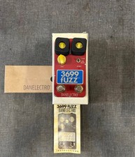 Nuova chitarra elettrica usato Nuova chitarra elettrica usato  Spedire a Italy