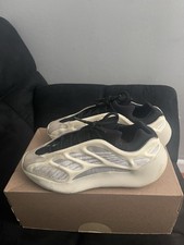 Yeezy 700 V3 comprar usado Yeezy 700 V3 comprar usado  Enviando para Brazil