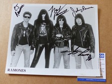 Foto autografada 8x10 de RAMONES autografada com certificado de autenticidade ACOA comprar usado  Enviando para Brazil