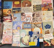 Usado, Lot of 25 Vintage Small Cookbooks Baking Cakes Recipes Paperback Illustrated comprar usado  Enviando para Brazil