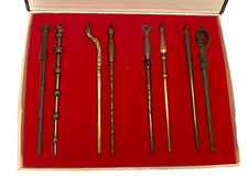 Conjunto de chaveiro colar varinhas mágicas Harry Potter com caixa de armazenamento 8 varinhas de metal, usado comprar usado  Enviando para Brazil
