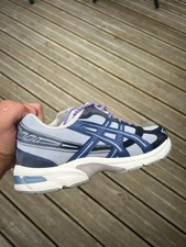 Chaussures asics naruto d'occasion Chaussures asics naruto d'occasion  Bernay