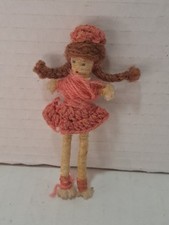 Mini boneca de preocupação de macramê feita à mão vintage 3,5 pol. pano e linha de arame, tem desgaste comprar usado  Enviando para Brazil