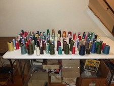 Gran Lote de Conos de Rosca Maxi Bloqueo Coser Kay Doble Trabajo Varios Colores 130 Carretes segunda mano  Embacar hacia Mexico