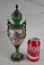 Small porcelain urn d'occasion  Expédié en Belgium