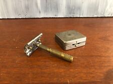 Old travel razor d'occasion  Expédié en Belgium
