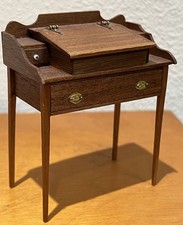 Amostra de vendedor escrivaninha de madeira finamente trabalhada com gavetas 3" comprar usado Amostra de vendedor escrivaninha de madeira finamente trabalhada com gavetas 3" comprar usado  Enviando para Brazil