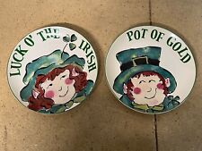 2 pratos de salada cupê ROSANNA St Patrick's Day LUCK O' THE IRISH pote de ouro 8" comprar usado  Enviando para Brazil