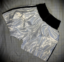 Illustrious enterprises short d'occasion  Paris X