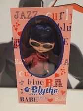 Boneca Neo Blythe – Curly Blue Babe – 2014 Hasbro Exclusive – CWC/Takara Tomy – Nova na caixa, usado comprar usado  Enviando para Brazil