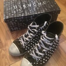 Sneakers gienchi usato  Bergamo