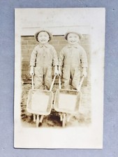 Monos de carretilla de juguete gemelos postal con foto real RPPC de colección para trabajadores agrícolas segunda mano  Embacar hacia Mexico