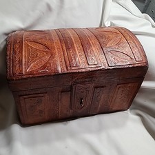 Vintage AFRICANO TUAREG Caixa de Couro Trabalhada à Mão Baú do Tesouro Baú em Relevo comprar usado Vintage AFRICANO TUAREG Caixa de Couro Trabalhada à Mão Baú do Tesouro Baú em Relevo comprar usado  Enviando para Brazil