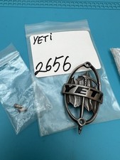 Distintivo testa yeti usato Distintivo testa yeti usato  Spedire a Italy