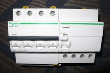 Disjoncteur a9f77440 different d'occasion  Barr