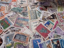 1000 francobolli mondiali usato  Lari
