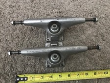Caminhões de skate independentes vintage originais 9" de largura prata., usado comprar usado  Enviando para Brazil