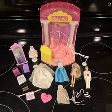 1996 QUASE COMPLETO Melanie’s Mall Marry Me Bridal Shop Conjunto de Bonecas Brinquedo Noiva Antigo comprar usado  Enviando para Brazil