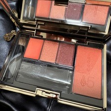 Suqqu 2018 anniversary usato Suqqu 2018 anniversary usato  Spedire a Italy