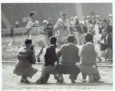 Usado, Foto Vintage 1934 Frank Crowley vence NCAA duas milhas campeonato pista meet comprar usado  Enviando para Brazil