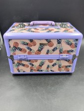 Estojo de maquiagem Sephora profissional roxo metrô trem viagem estojo rígido cosmético comprar usado Estojo de maquiagem Sephora profissional roxo metrô trem viagem estojo rígido cosmético comprar usado  Enviando para Brazil