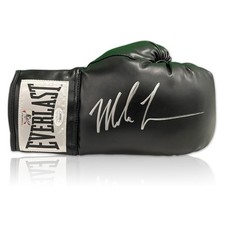 Luva de boxe preta assinada por Mike Tyson comprar usado Luva de boxe preta assinada por Mike Tyson comprar usado  Enviando para Brazil