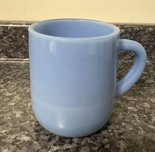 Caneca de vidro azul claro Delphite vintage muito pesada com cabo “D” comprar usado  Enviando para Brazil