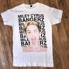 Usado, Camiseta Miley Cyrus Bangerz 2014 Tour algodão branca manga curta pequena comprar usado Usado, Camiseta Miley Cyrus Bangerz 2014 Tour algodão branca manga curta pequena comprar usado  Enviando para Brazil