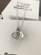 Vivienne westwood collier d'occasion  Ferney-Voltaire