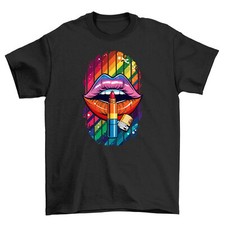 Camiseta unissex Pride_53: colorida e atrevida! Apresentando boca de vida de bandido com cigarro comprar usado  Enviando para Brazil