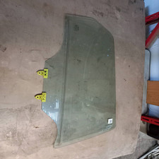 82300jd000 scendente porta usato  Italia