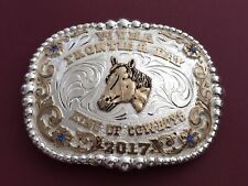 Fivela de cinto troféu prata personalizada 2017 WVHA Frontier Day King Of Cowboys Mollys comprar usado Fivela de cinto troféu prata personalizada 2017 WVHA Frontier Day King Of Cowboys Mollys comprar usado  Enviando para Brazil