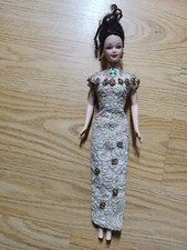 Usado, Boneca Barbie Vintage Dourada QI-PAO 1998 Elegante Vestido Dourado #20866 comprar usado  Enviando para Brazil