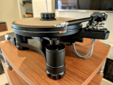 Avid volvere turntable for sale  UK