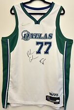 Camiseta Nike Luka Doncic & Mark cubana assinada Dallas Mavericks autografada JSA LOA, usado comprar usado  Enviando para Brazil