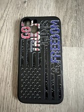 Capa de silicone iPhone 14 bandeira americana, God Trust Guns & Freedom preta câmera levantada comprar usado  Enviando para Brazil