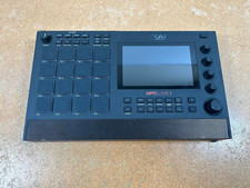 Usado, Bateria Akai Professional MPC Live II alimentada por bateria comprar usado  Enviando para Brazil