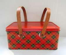 Usado, Cesta de piquenique vintage 1950 MCM vermelha e verde xadrez metal estanho com alças de madeira comprar usado  Enviando para Brazil