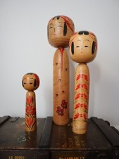 Usado, Vintage Anos 60 Anos 70 KOKESHI Boneca Japonesa de Madeira Conjunto de 3 Bonecas Esculpidas e Pintadas à Mão comprar usado  Enviando para Brazil