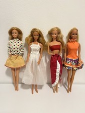 Barbie lotto vestitini usato  Sansepolcro