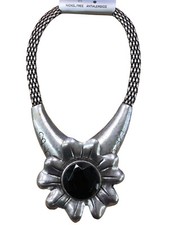 Collana girocollo fiore usato  Vercelli