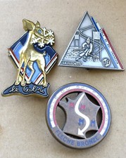 Lot insignes broches d'occasion  Bénouville