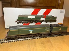 Usado, Hornby BR E/Emblem 4-6-2 Battle of Britain Class 34065 Hurricane com som TTS comprar usado  Enviando para Brazil